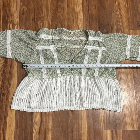 POL Floral Green and White Lace Women's Top Sz Small - Picture 4 of 5